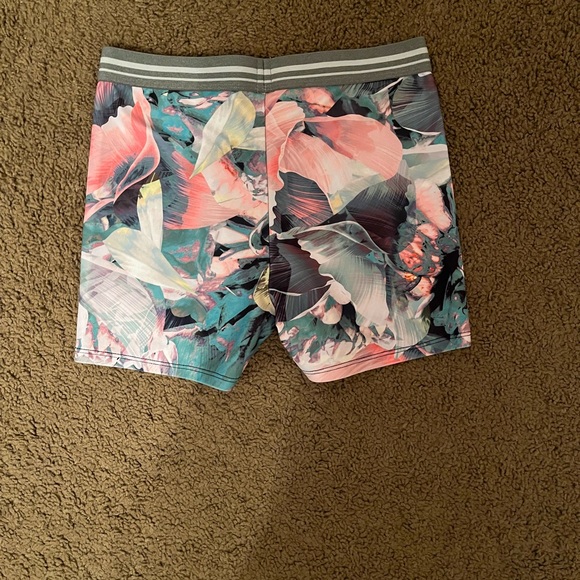 FP Floral Bike Short 12x12 - Picture 2 of 5